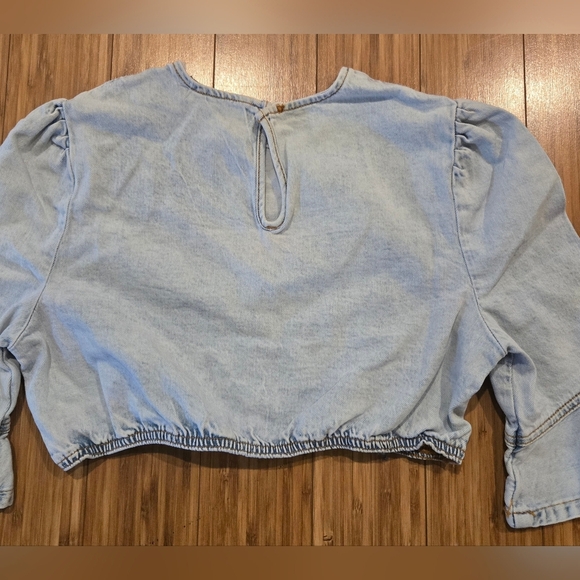 💚 NWT We Wore What Light Blue Denim Crop Top - Picture 7 of 10